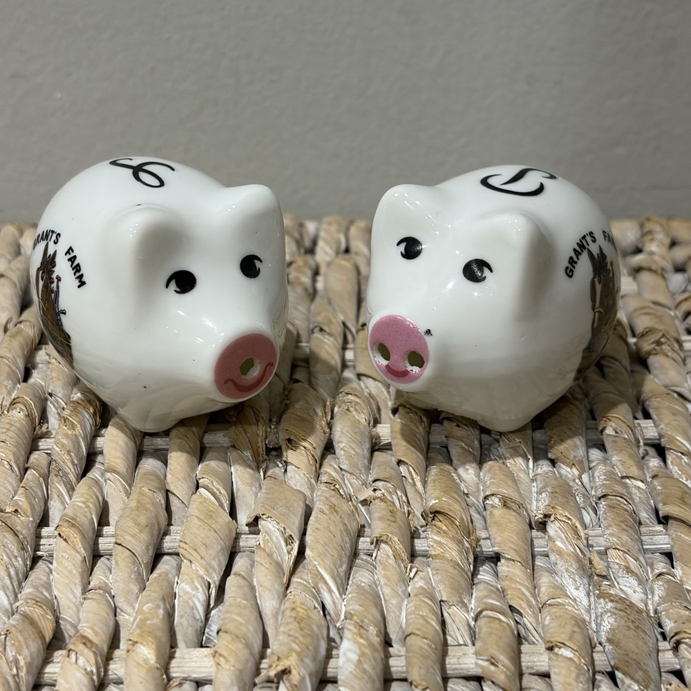 Salt‎ & Pepper Shakers Pigs Grant's Farm St. Louis, MO Souvenir Porcelain 2.5"